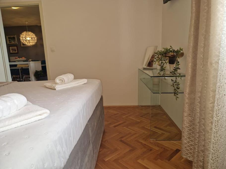 Apartment Pupila Солин Екстериор снимка